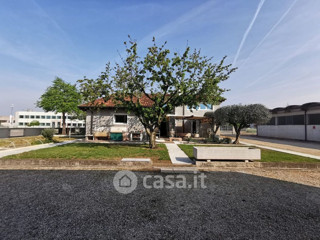 Villa in Vendita in Via Eugenio montale a Casaleone