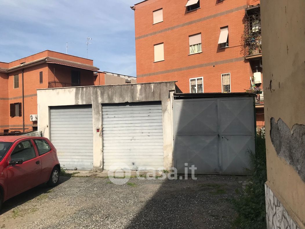 Garage/Posto auto in Vendita in Via delle Rondini 87 a Roma