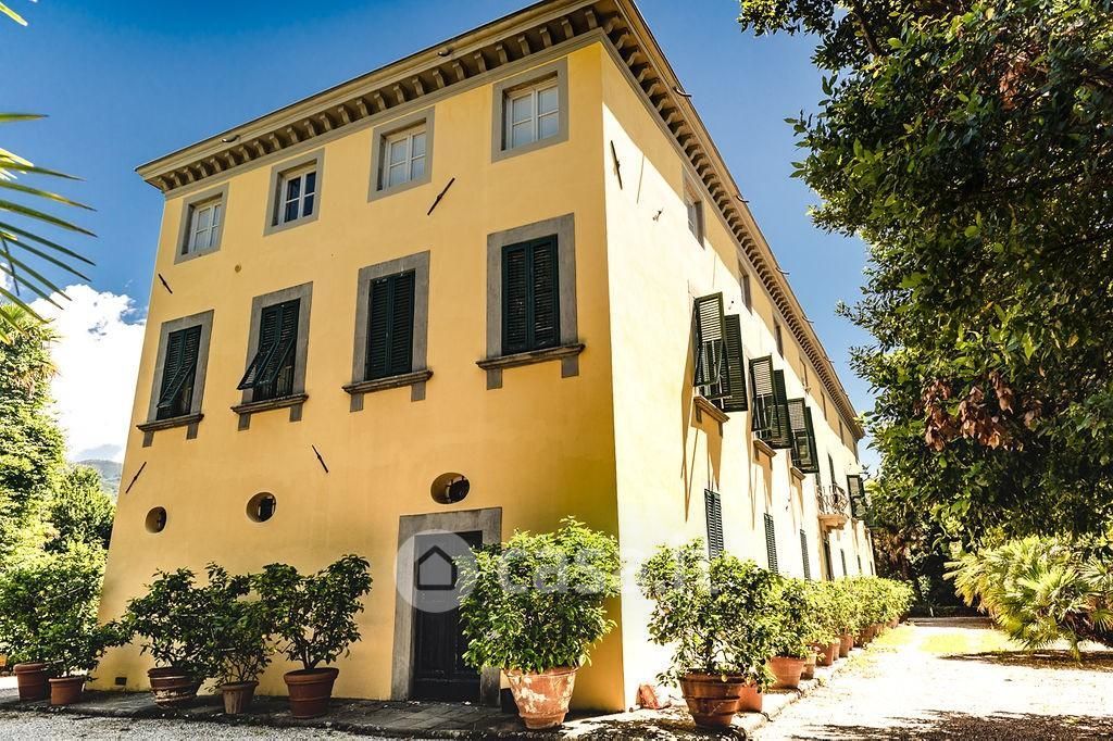 Rustico/Casale in Vendita in Viale Giovanni Pacini a Lucca