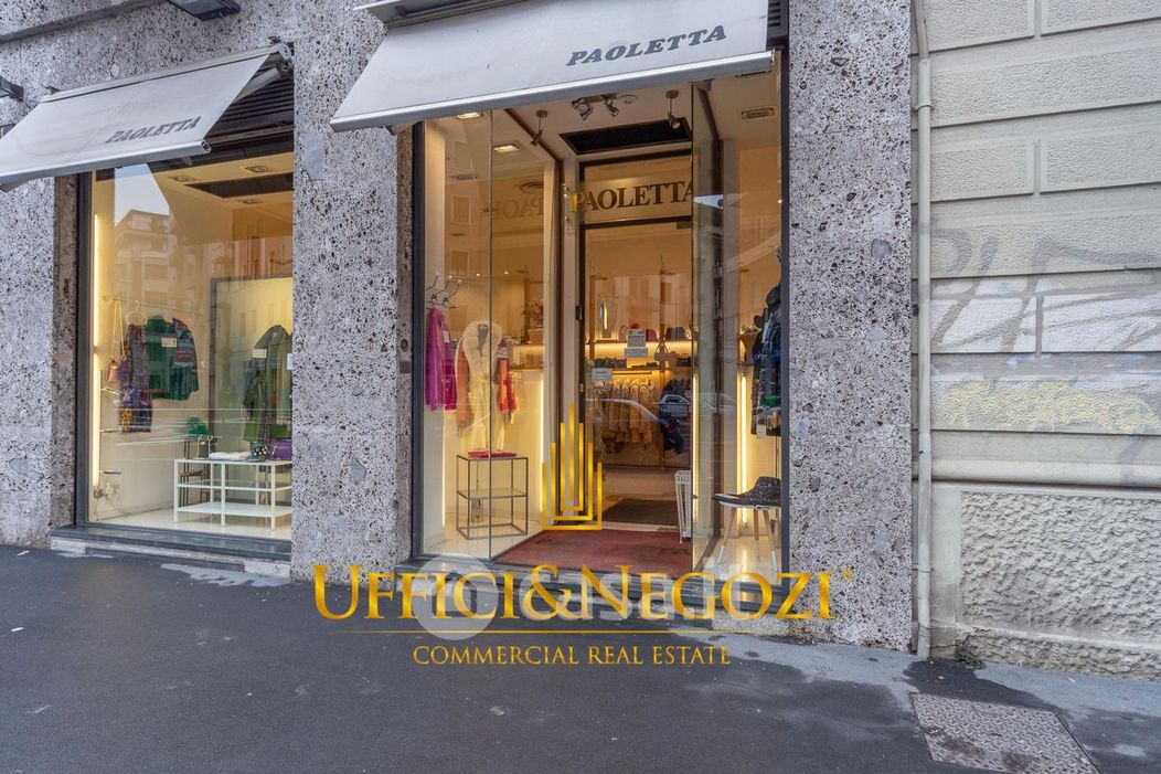Negozio/Locale commerciale in Vendita in Via Antonio Salieri a Milano