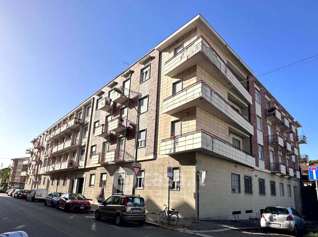 Appartamento in Vendita in Via Cecco Angiolieri 6 a Torino