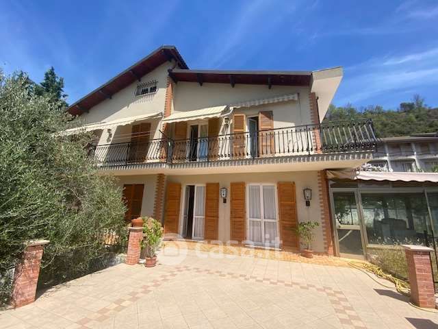 Casa Bi/Trifamiliare in Vendita in a Villanova d'Albenga