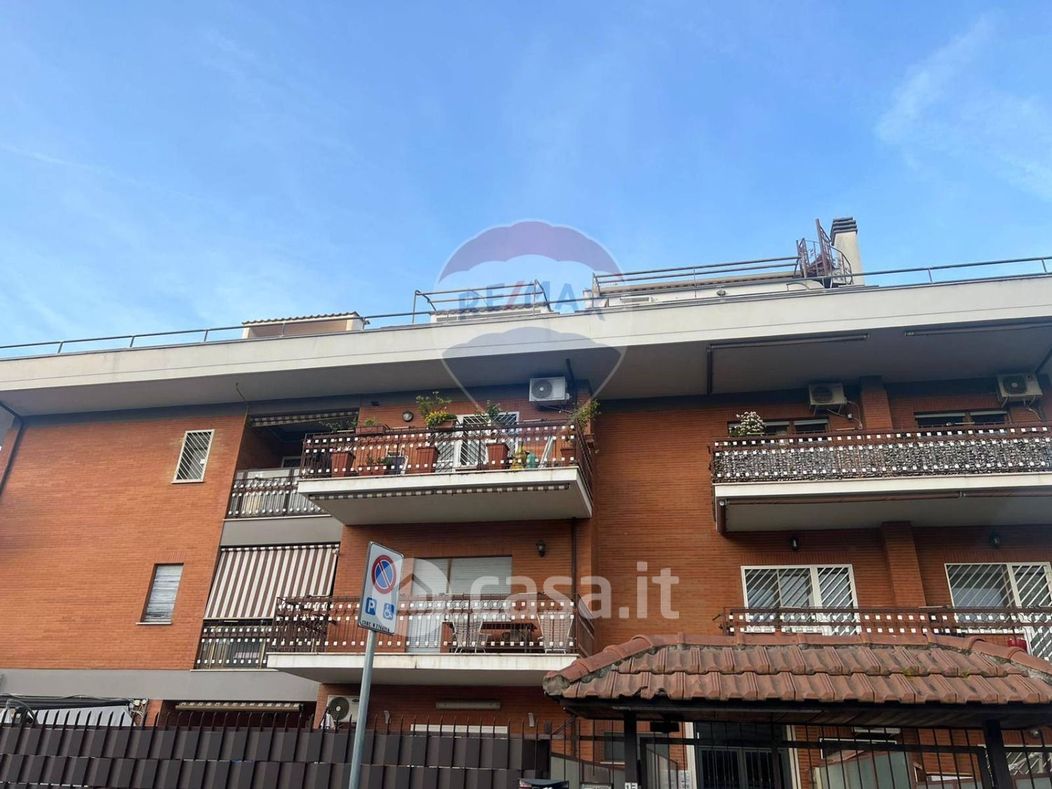 Appartamento in Vendita in Via Campomorone a Roma
