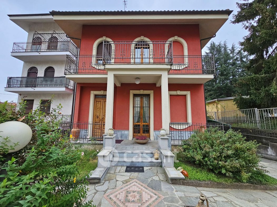 Villa in Vendita in Via Antonio Canova 27 a Asti