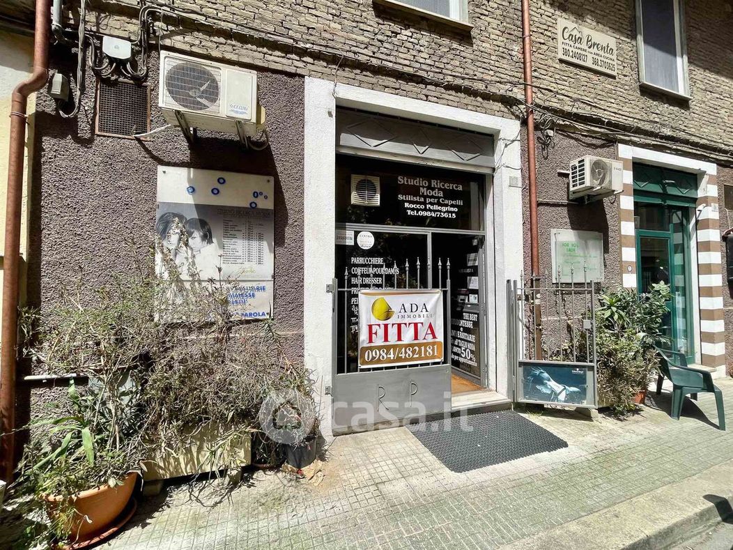 Negozio/Locale commerciale in Affitto in Via Brenta 16 a Cosenza