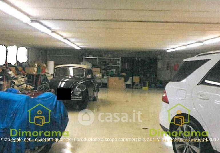 Garage/Posto auto in Vendita in Via di Piaggiori a Capannori