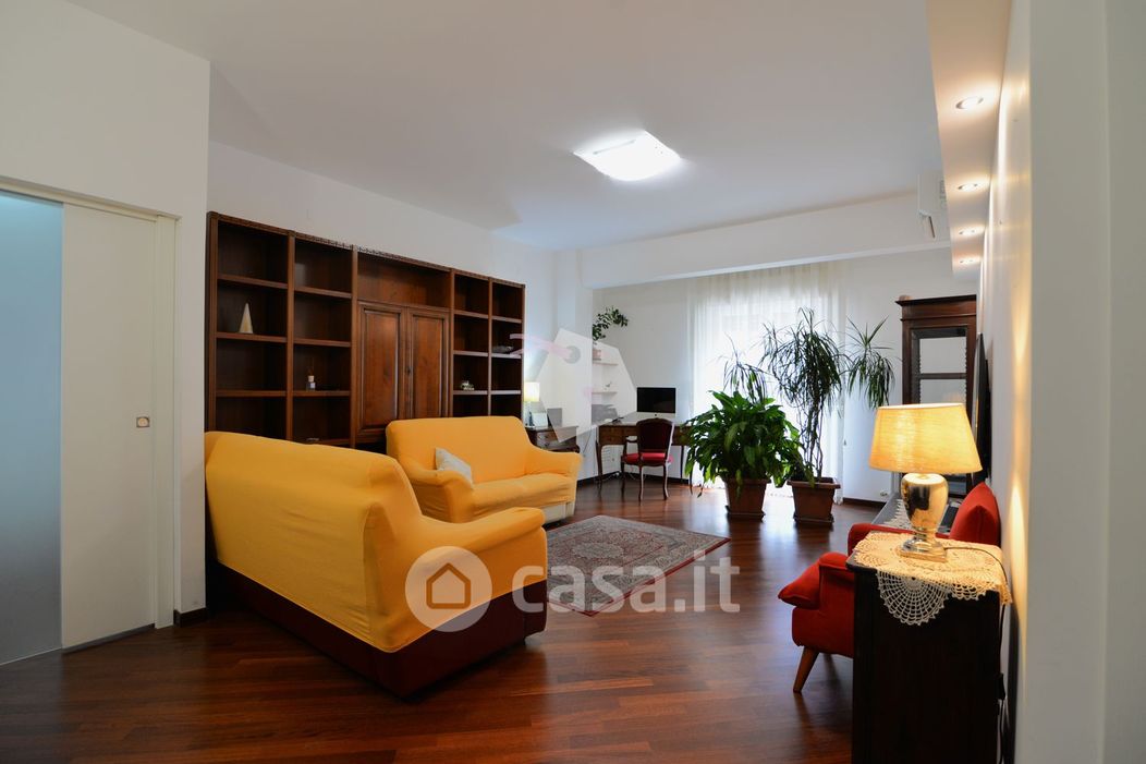 Appartamento in Vendita in Via Pellegrino Tibaldi a Macerata
