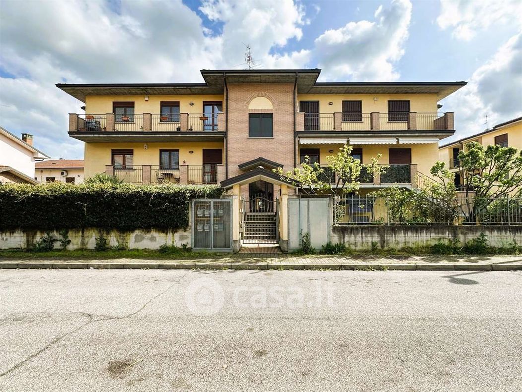Appartamento in Vendita in Via Sant'Ambrogio a Torrevecchia Pia