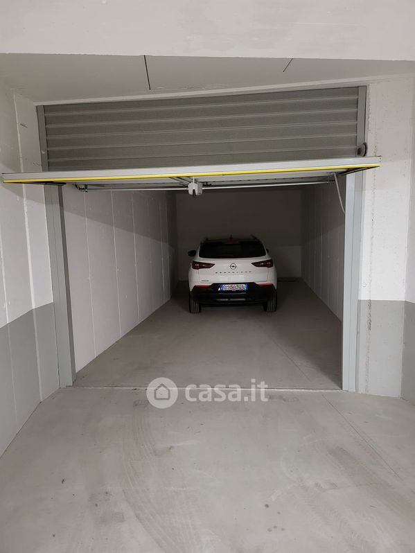 Garage/Posto auto in Affitto in Viale Isonzo 50 a Milano