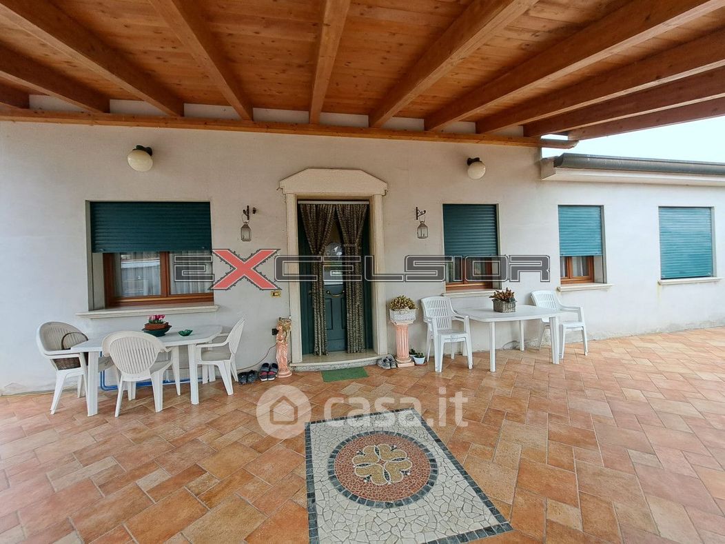 Casa Bi/Trifamiliare in Vendita in Località Fossacoccola a Cavarzere