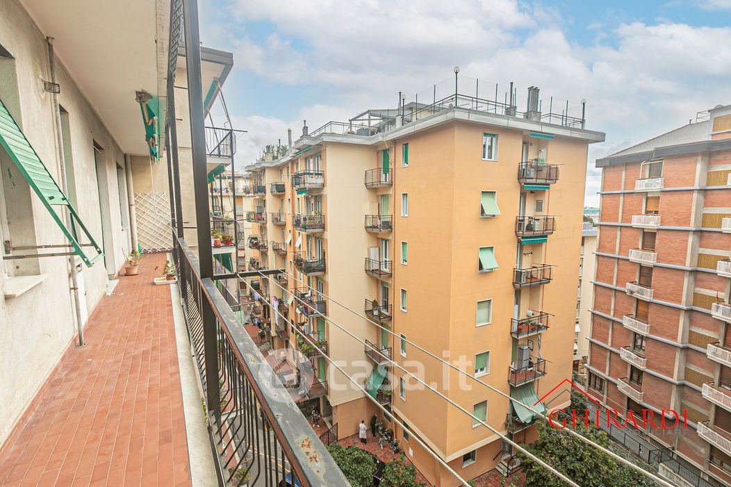 Appartamento in Vendita in Via Emanuele Canesi 61 a Genova