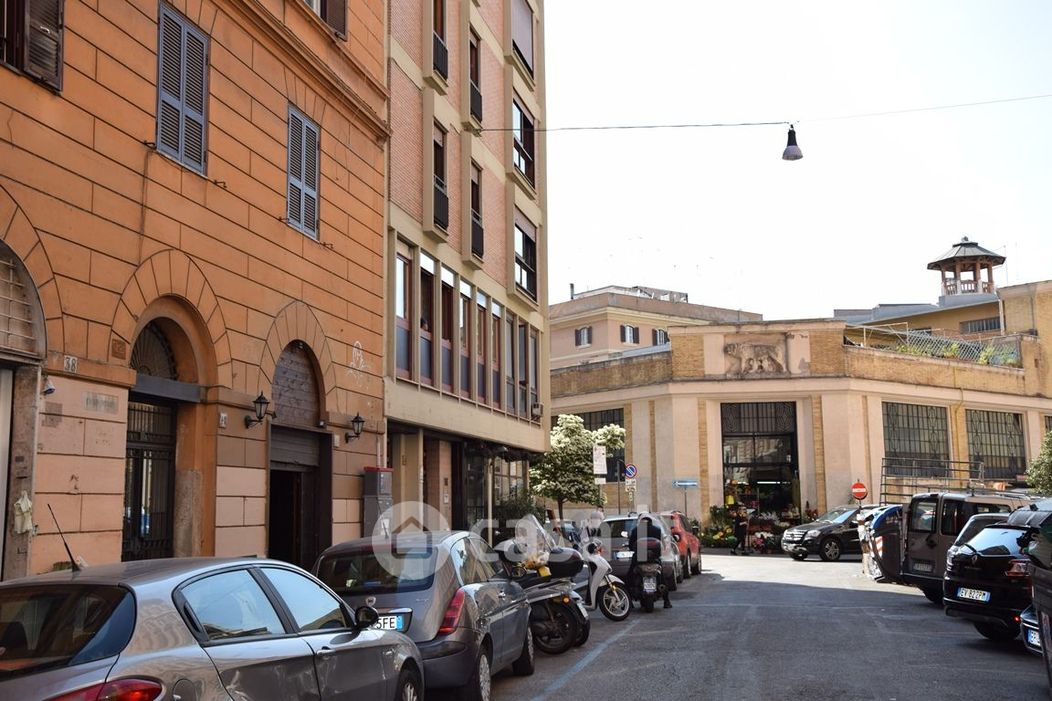 Negozio/Locale commerciale in Vendita in Via Messina 42 a Roma