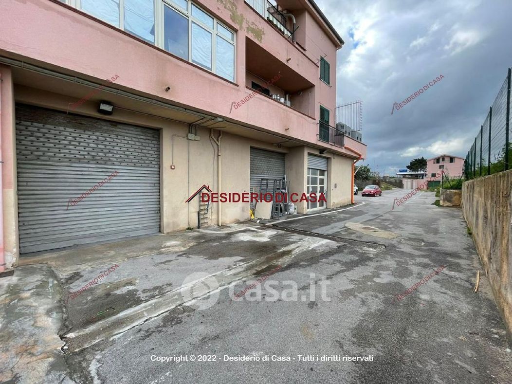 Negozio/Locale commerciale in Vendita in SS113 a Lascari