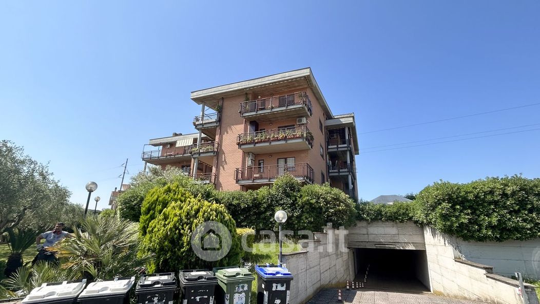 Appartamento in Vendita in Via di Casal Morena 90 a Roma