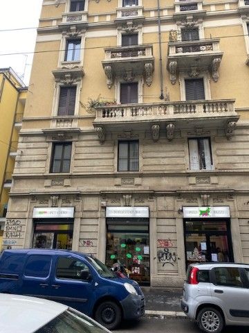 Negozio/Locale commerciale in Affitto in Via Luigi Mercantini a Milano