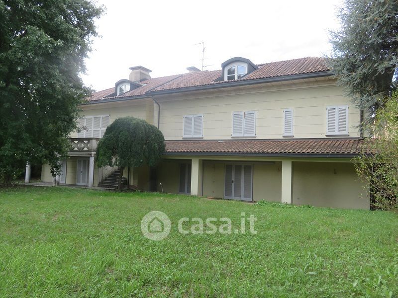 Villa in Vendita in a Milano