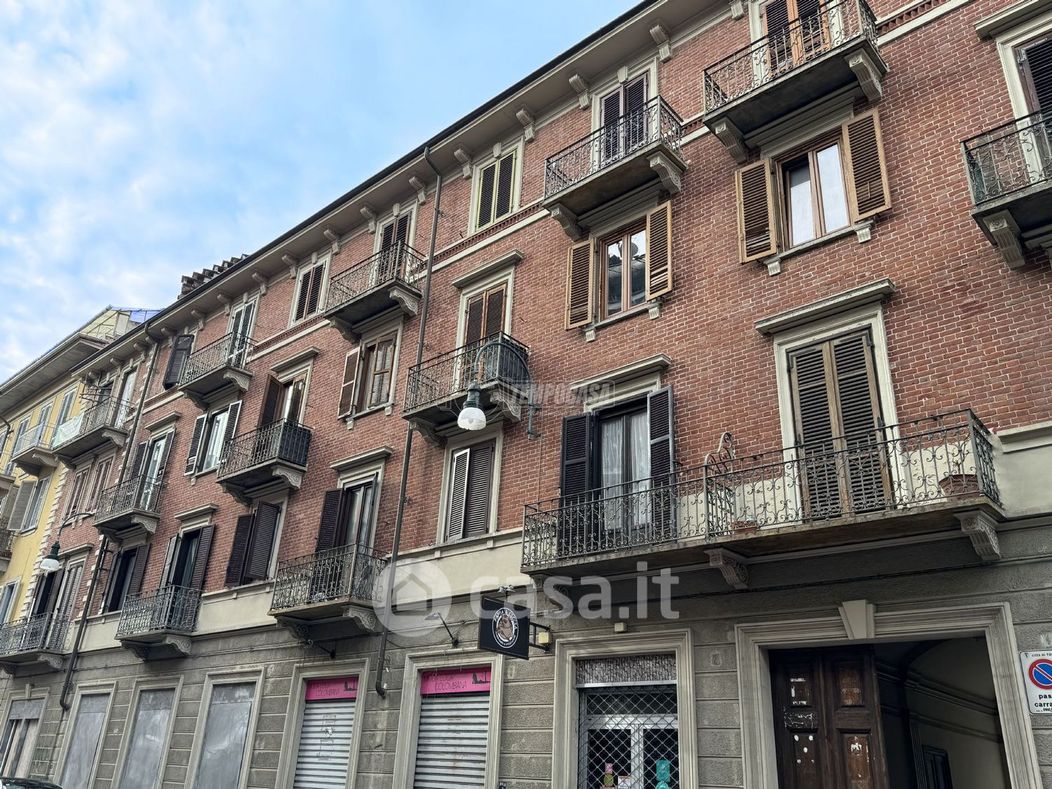 Appartamento in Vendita in Via Pollenzo 10 a Torino