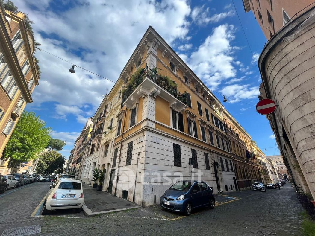 Appartamento in Vendita in Via del Falco 1 a Roma