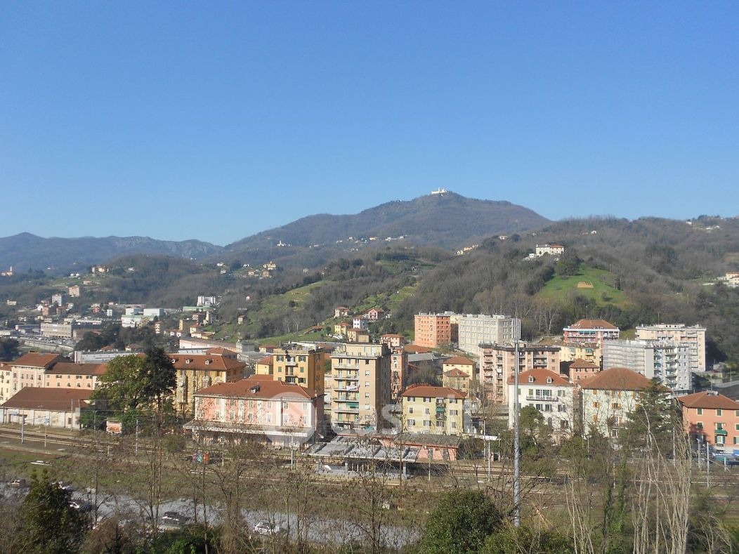 Appartamento in Vendita in Salita Serra Riccò a Genova