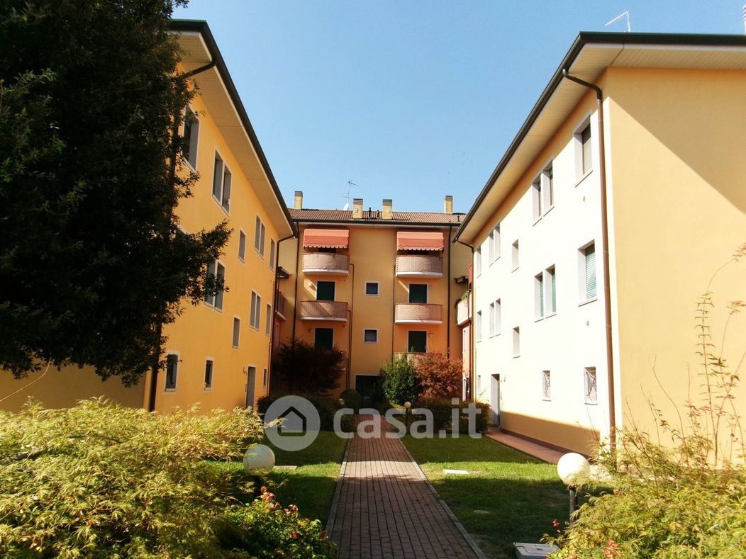 Appartamento in Vendita in Via Pontegradella a Ferrara