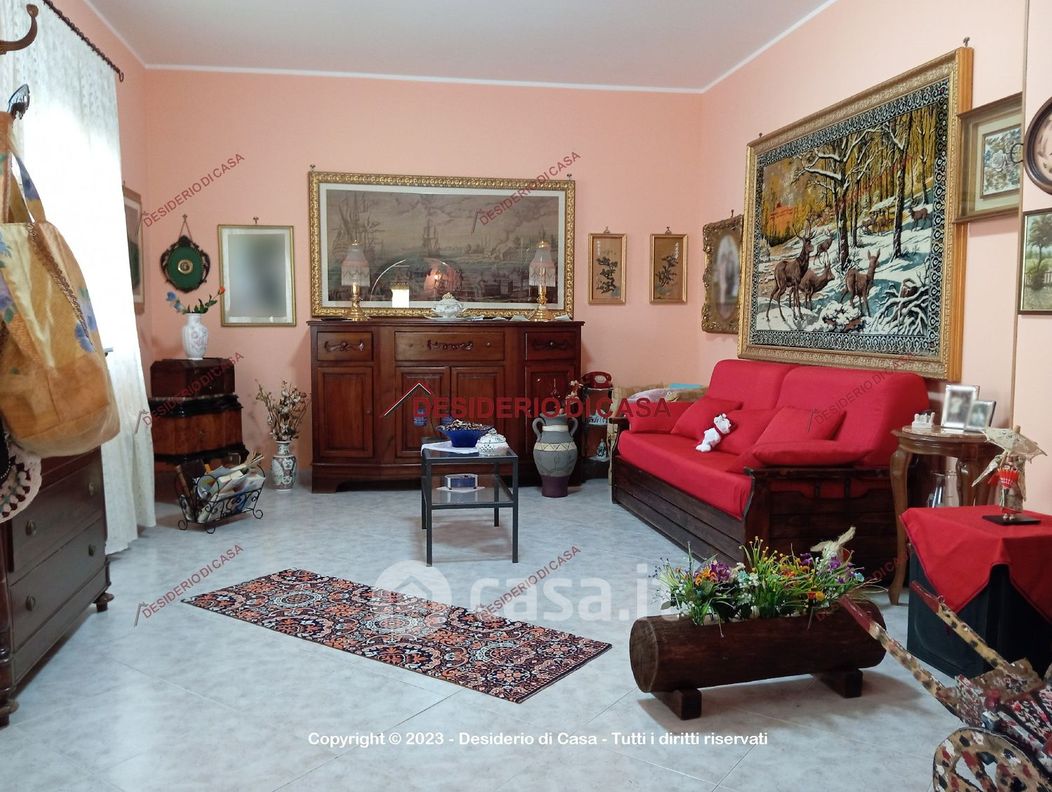 Casa indipendente in Vendita in Contrada Cavallacci 4 a Palermo