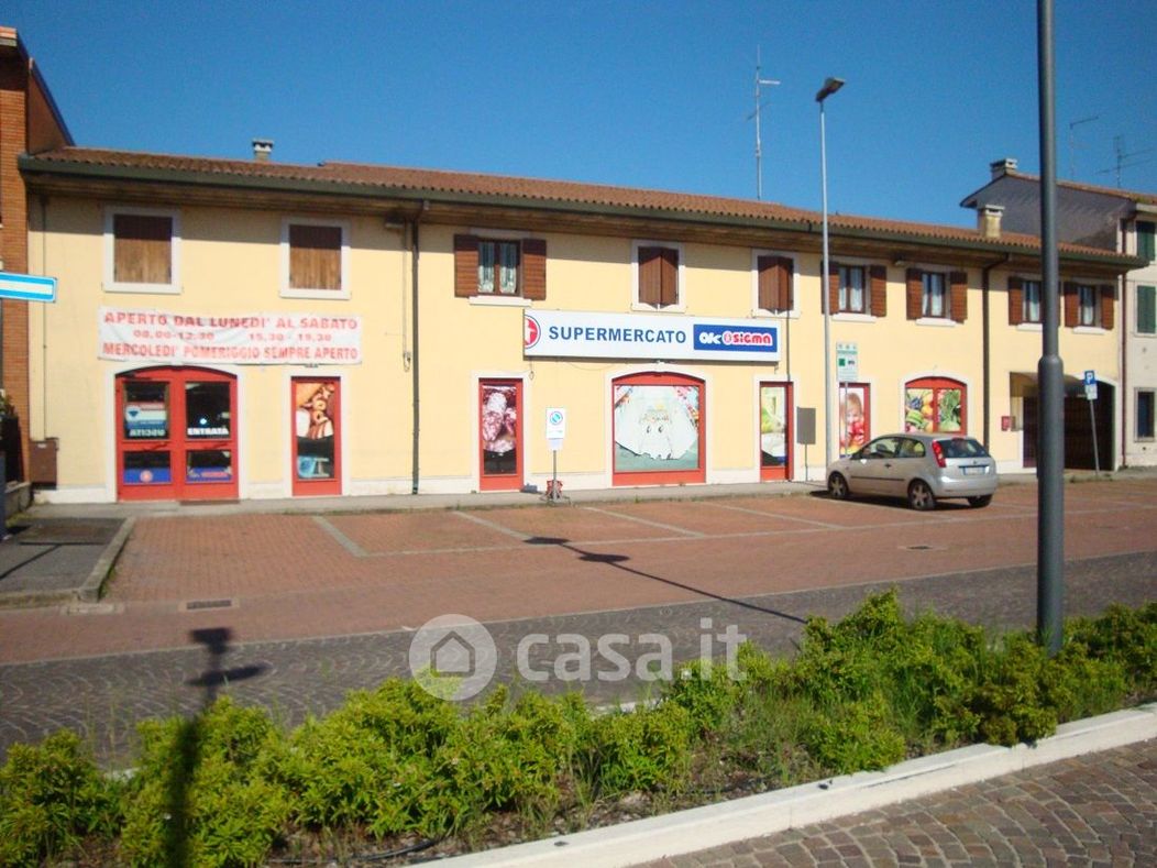 Negozio/Locale commerciale in Vendita in Via Alcide de Gasperi 120 a San Giovanni Lupatoto