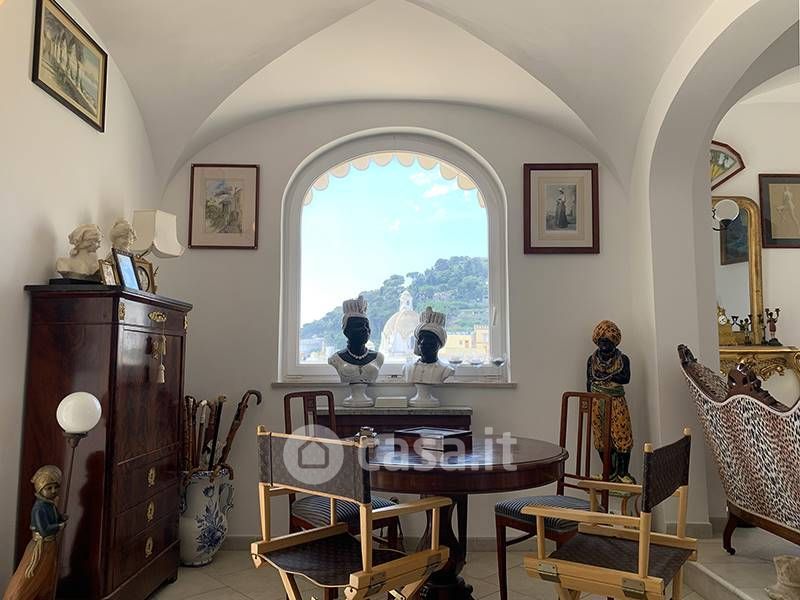 Appartamento in Affitto in a Capri