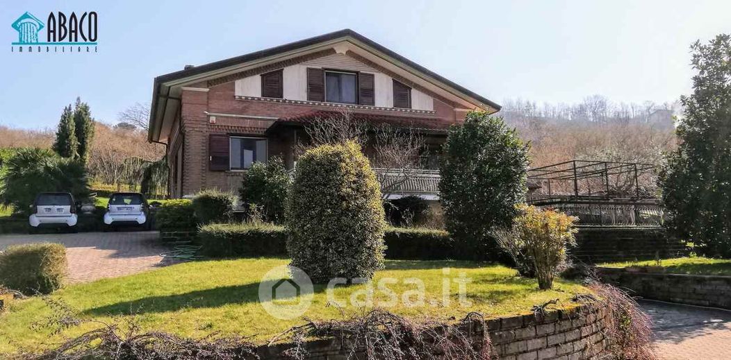 Villa in Vendita in Contrada Bagnoli a Avellino