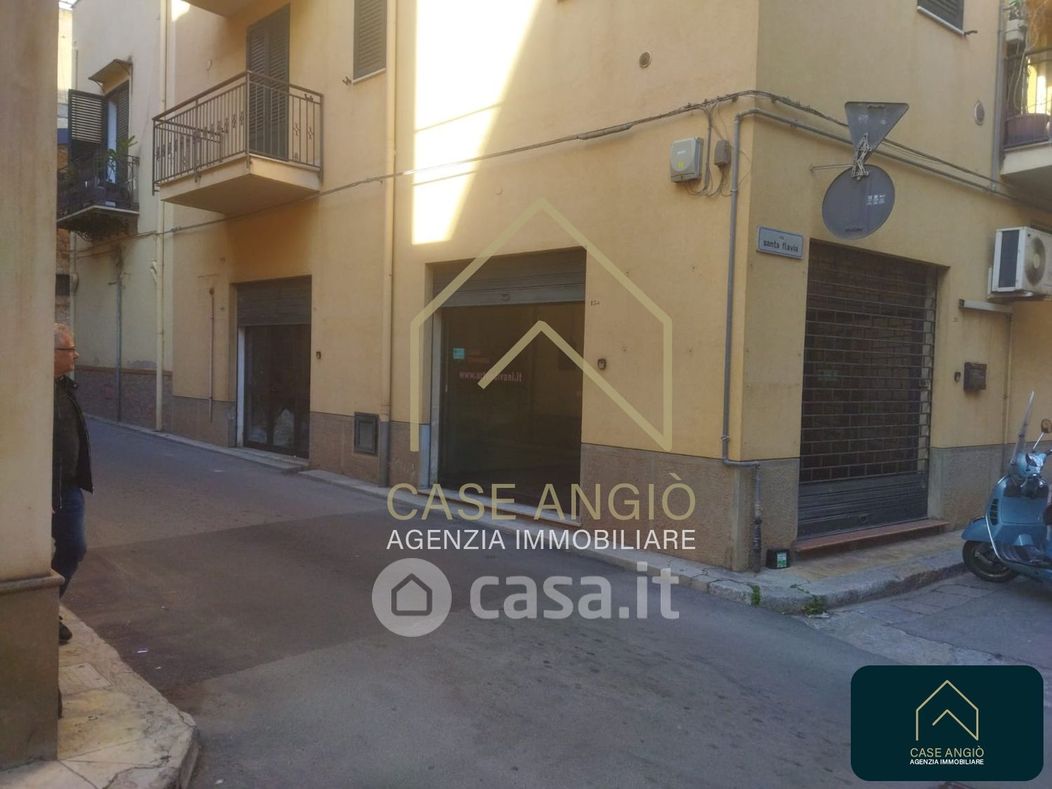 Negozio/Locale commerciale in Affitto in Via Santa Flavia a Bagheria