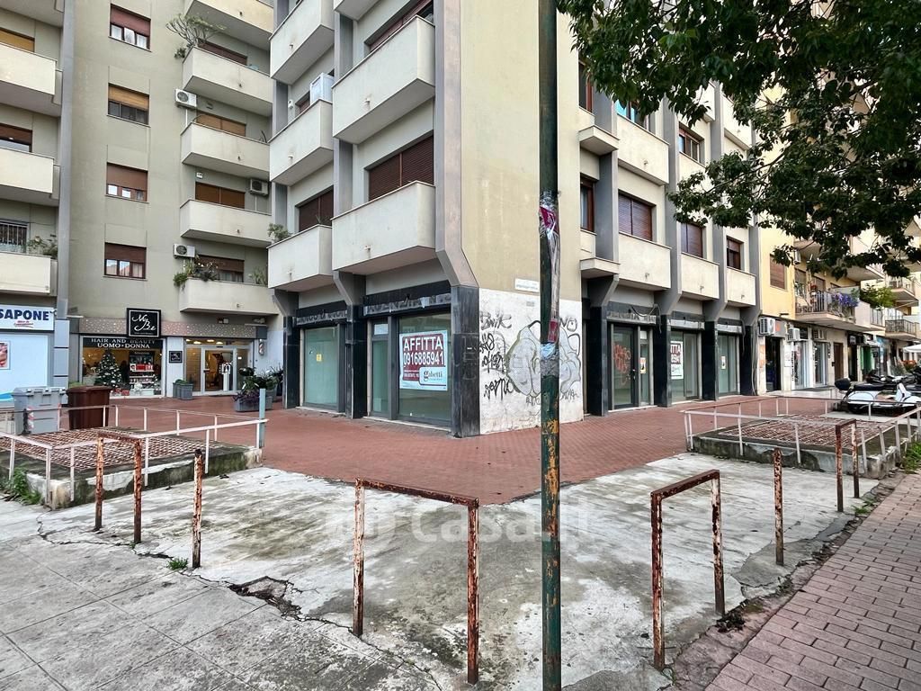 Negozio/Locale commerciale in Affitto in Via Empedocle Restivo 18 a Palermo