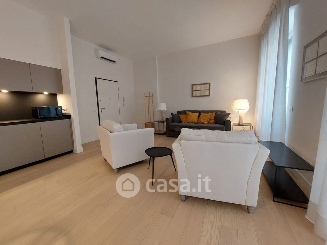 Appartamento in Affitto in Via Alessandro Manzoni a Milano
