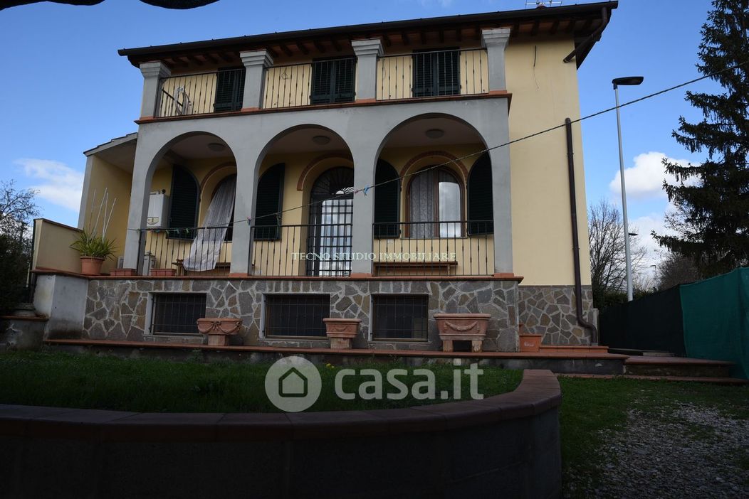 Villa in Vendita in Via Camillo Barni a Firenze