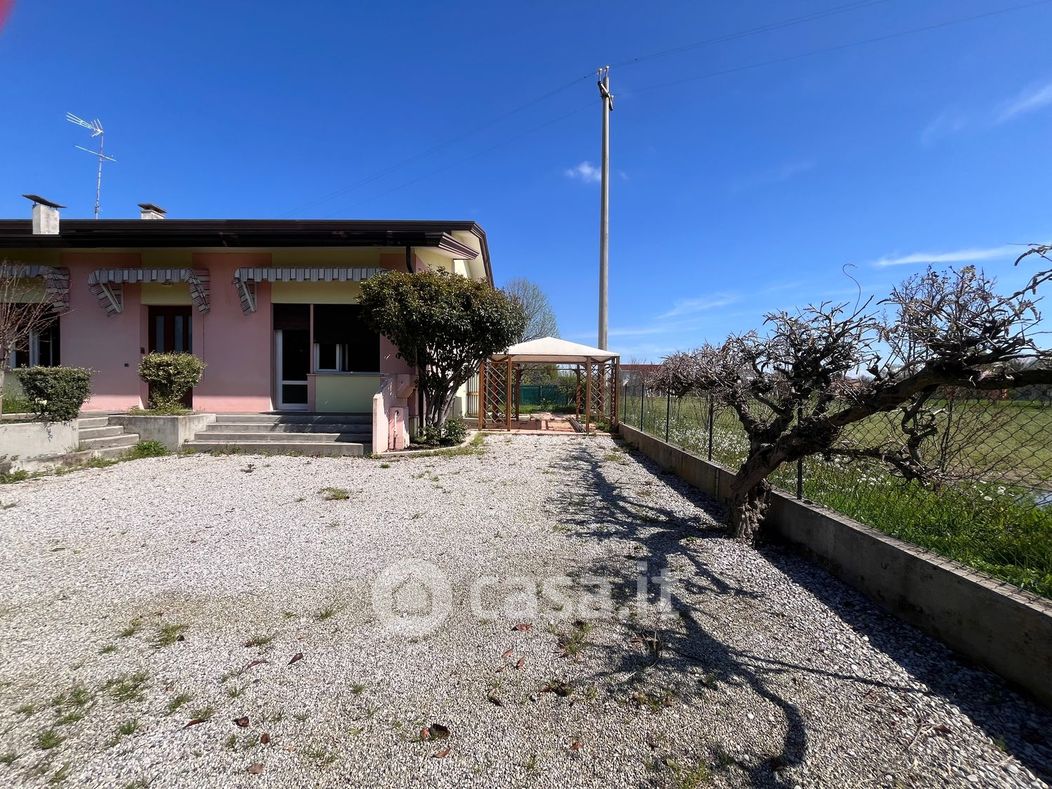 Casa Bi/Trifamiliare in Vendita in Via Valdrigo a San Biagio di Callalta