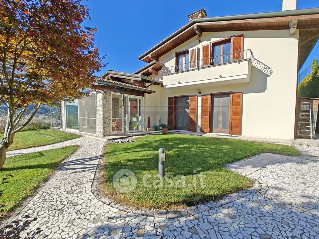 Villa in Vendita in Via Monte Grappa 31 a Cornedo Vicentino