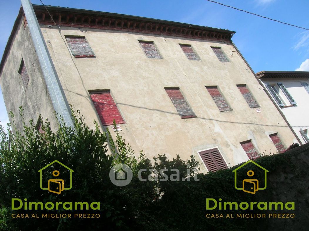 Casa indipendente in Vendita in Via della Chiesa XXIV a Lucca