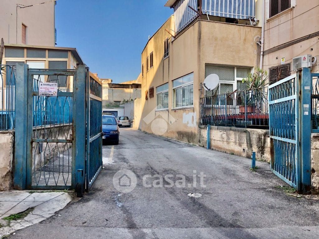Garage/Posto auto in Vendita in Via Fratelli Campo 5 a Palermo