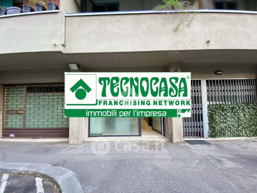 Negozio/Locale commerciale in Affitto in Piazza Pietro Mascagni 73 a Firenze