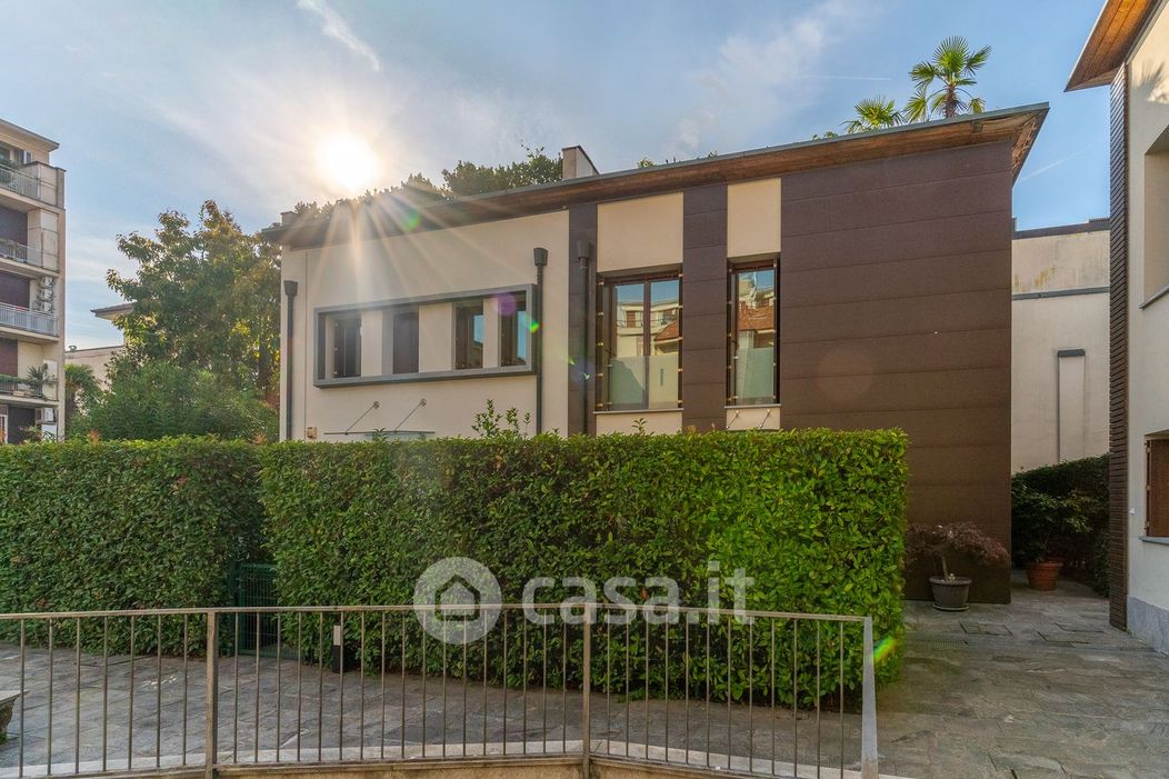 Casa Bi/Trifamiliare in Vendita in Via Alessandro Volta 35 a Monza