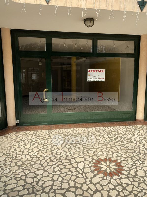 Negozio/Locale commerciale in Affitto in Via Flavio Busonera a Abano Terme