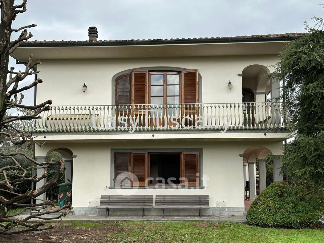 Villa in Vendita in Via Teodoro Borgognoni 2 a Lucca