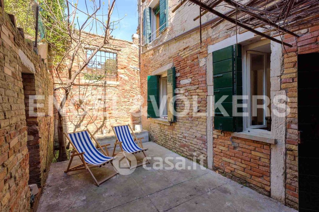 Appartamento in Vendita in Campo San Trovaso a Venezia