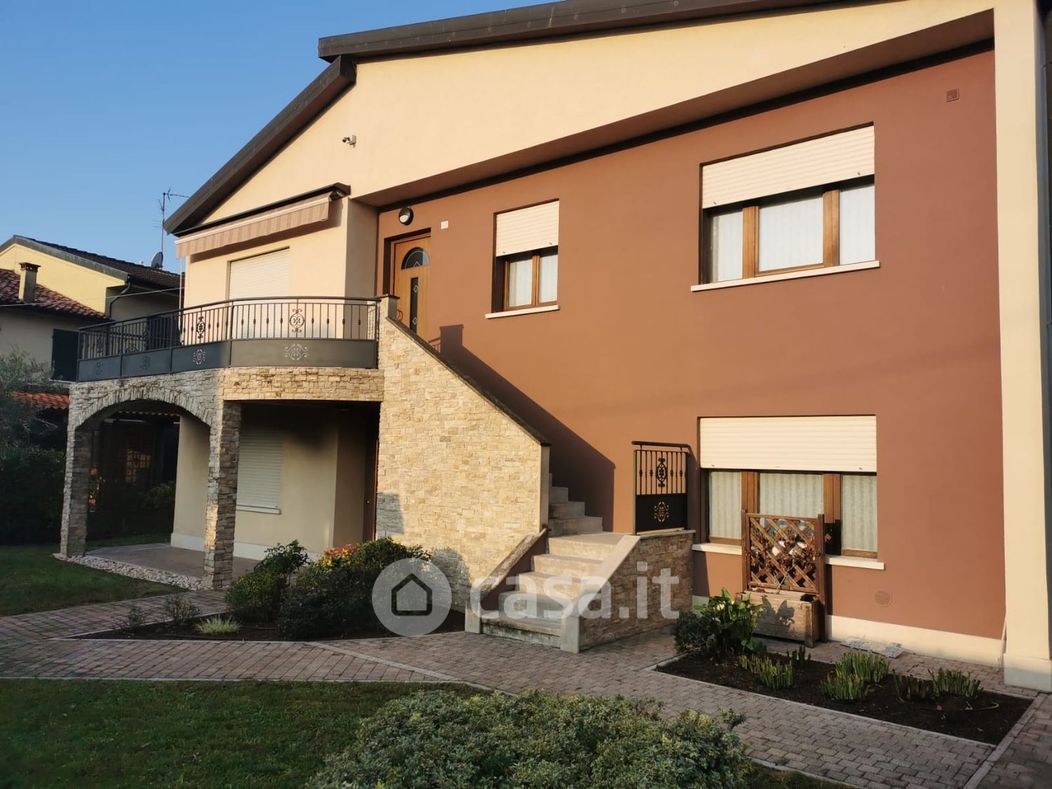 Villa in Vendita in Via s. antonio 40 a Legnago