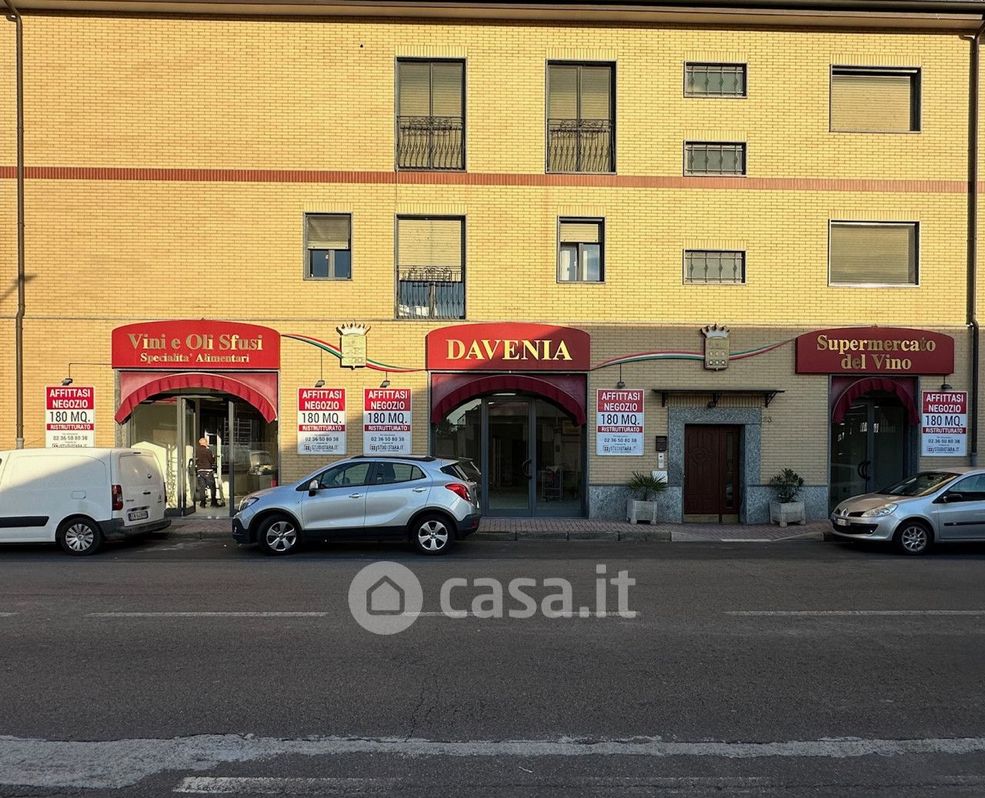 Negozio/Locale commerciale in Affitto in Via della Resistenza a Buccinasco