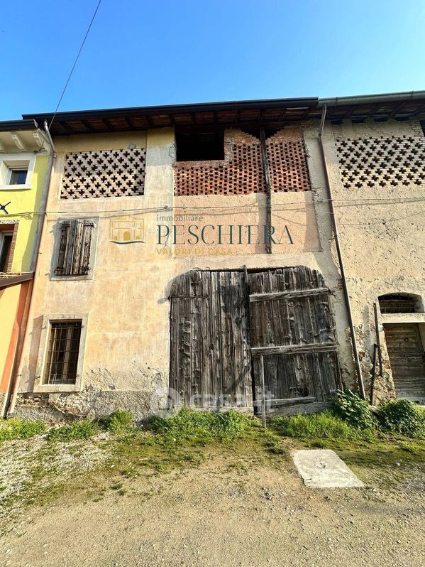 Rustico/Casale in Vendita in Via Maiella Monti a Valeggio sul Mincio