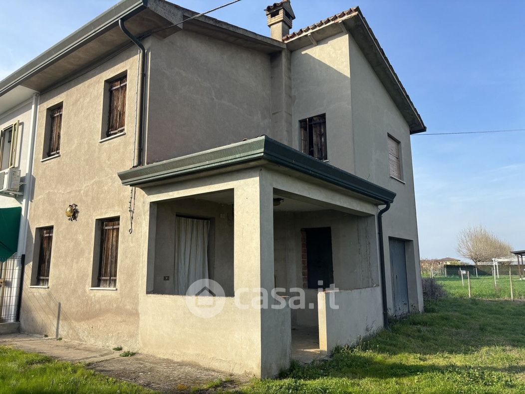 Casa Bi/Trifamiliare in Vendita in Via Reate 15 a San Pietro Viminario