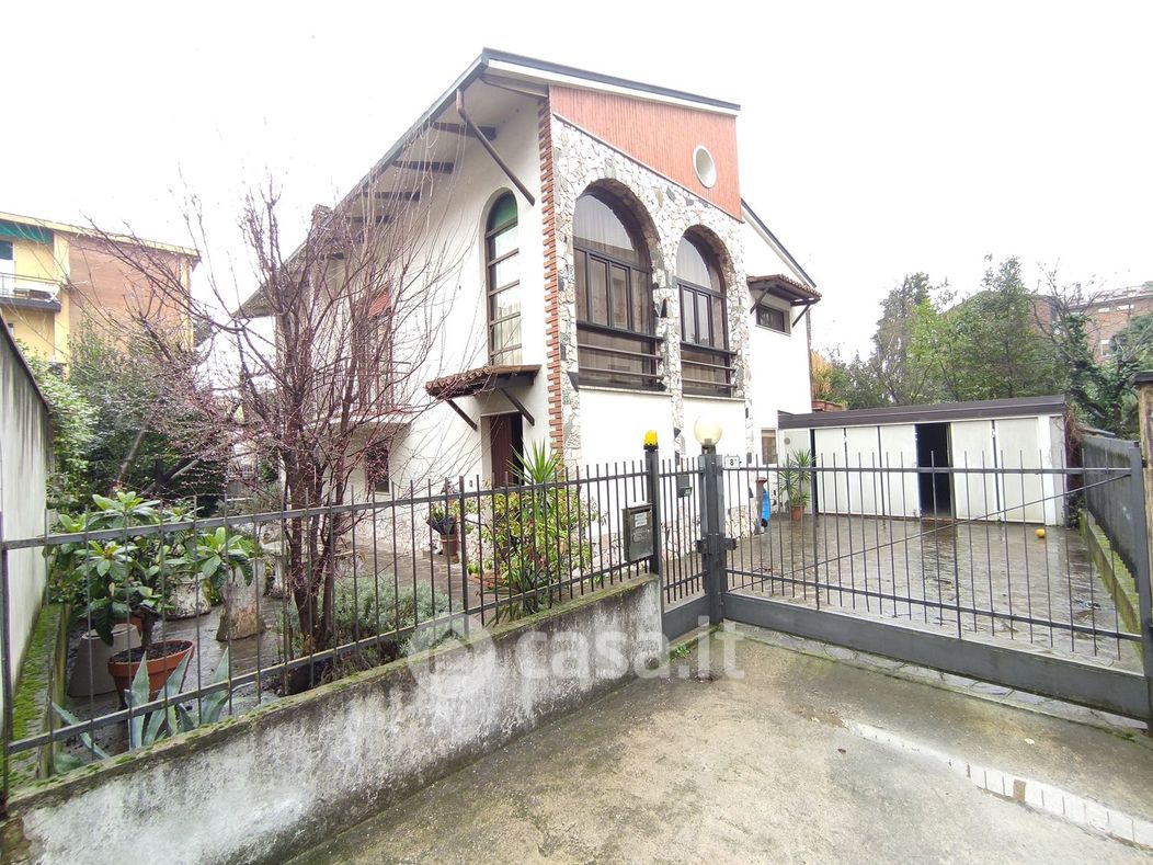 Villa in Vendita in Via Trebbia a Cremona