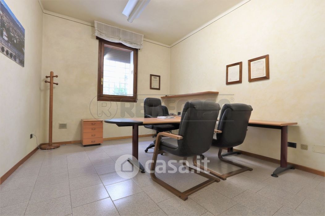 Ufficio in Affitto in Stradella Barche a Vicenza