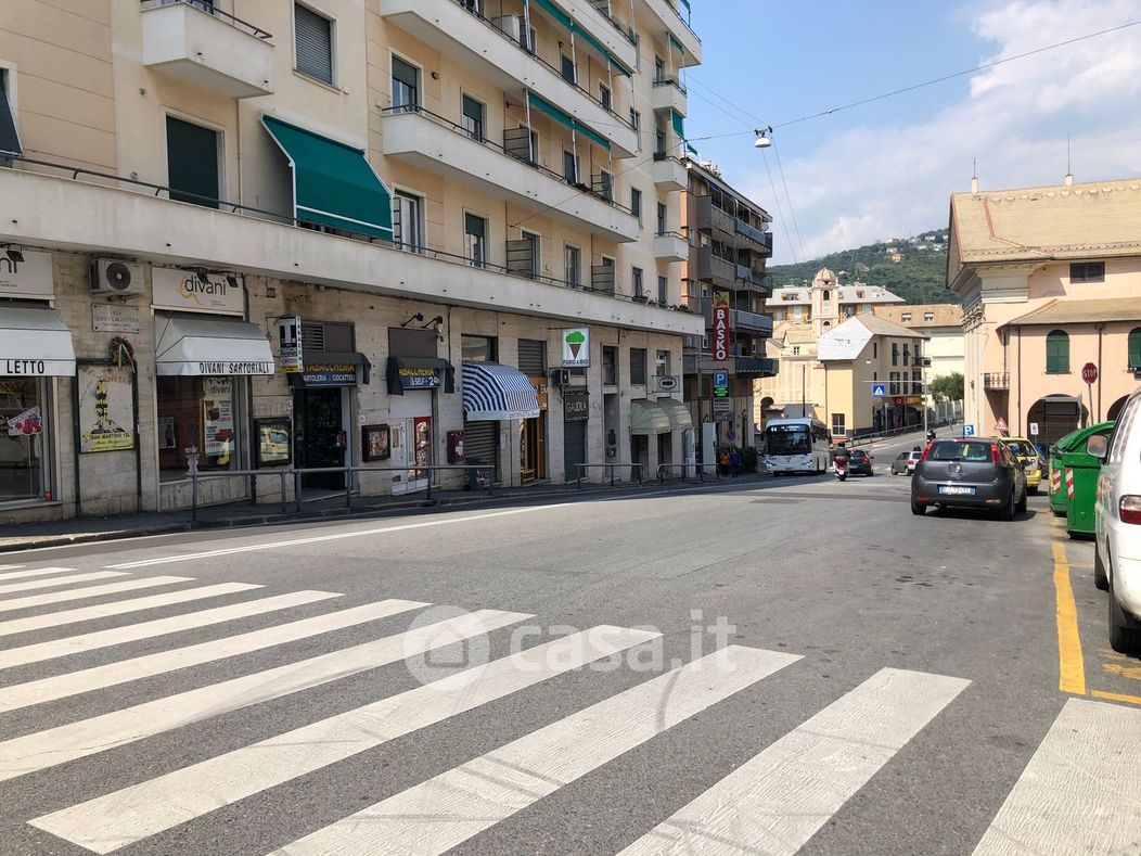 Negozio/Locale commerciale in Vendita in Via Silvio Lagustena a Genova