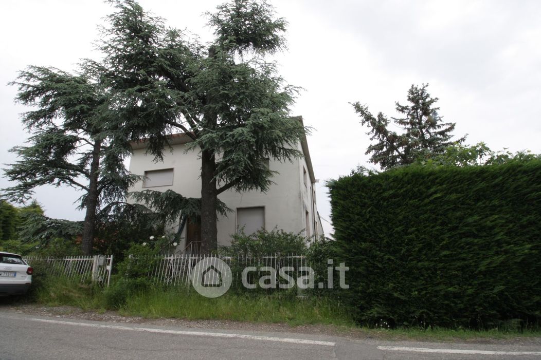 Villa in Vendita in Località Casa Magnani 6 a Ziano Piacentino
