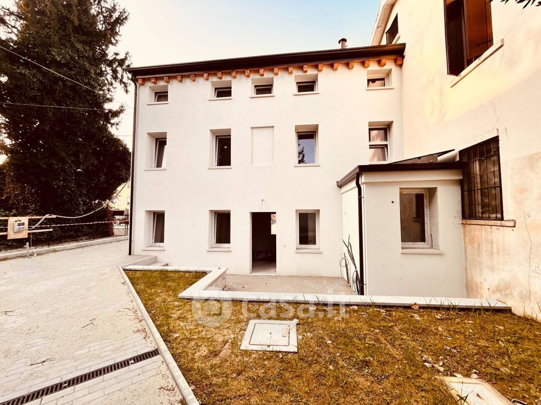 Casa indipendente in Vendita in Viale Trieste 330 a Vicenza